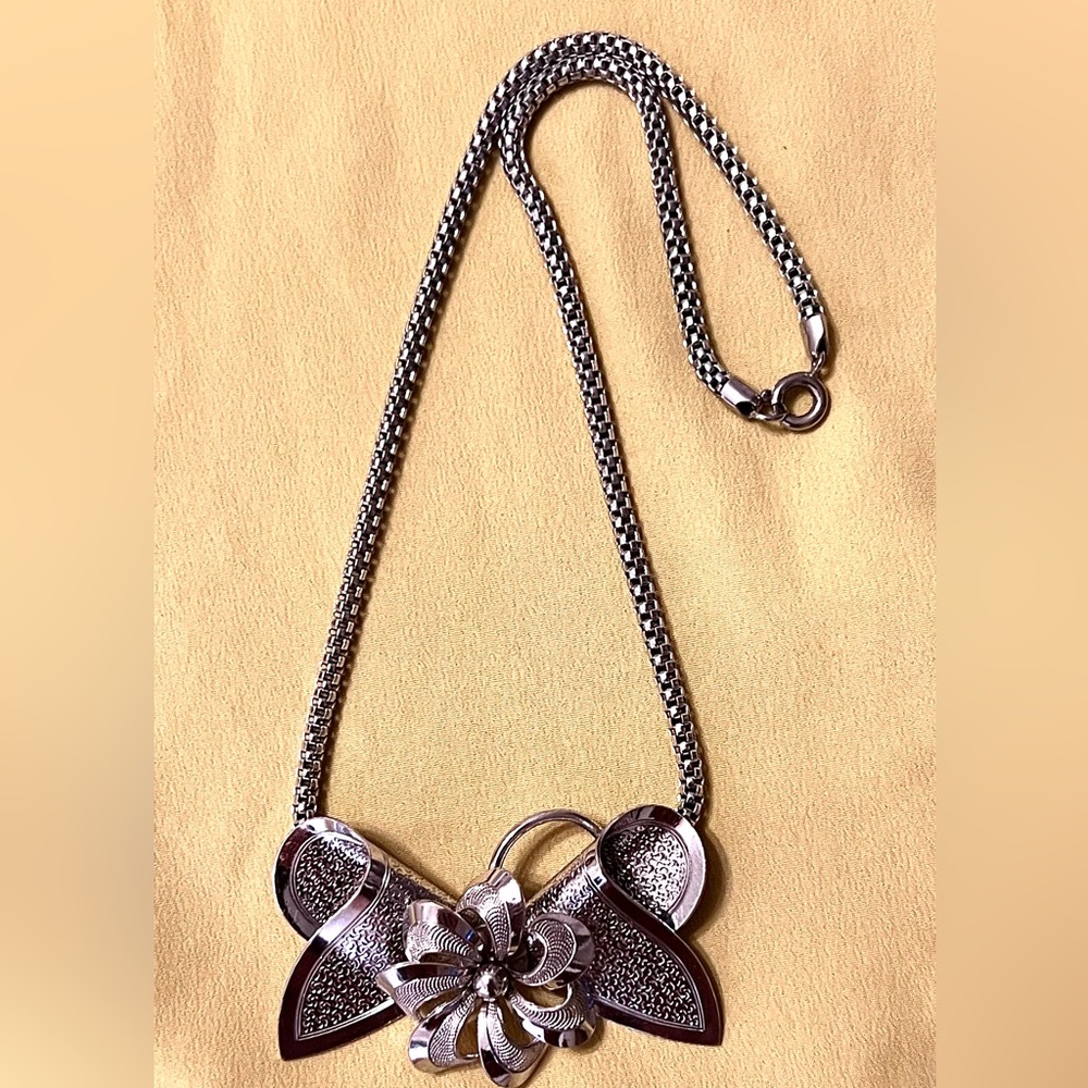- Thai Vintage Handmade 3D Silver Flower Necklace